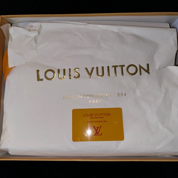 Louis Vuitton Trainers - Picture 2 of 6